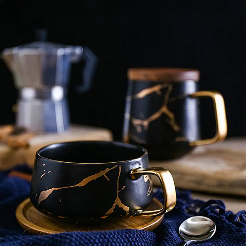 Coffee cups with marble gold inlay