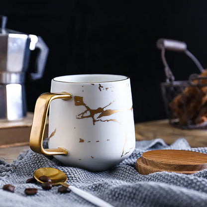 Coffee cups with marble gold inlay